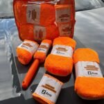 KIT LIMPEZA LAVA AUTO MULTIMARCAS - LUVA E TOALHA DE MICROFIBRA